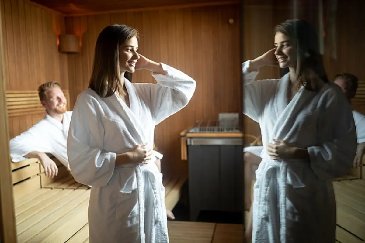 people_enjoying_sauna.webp